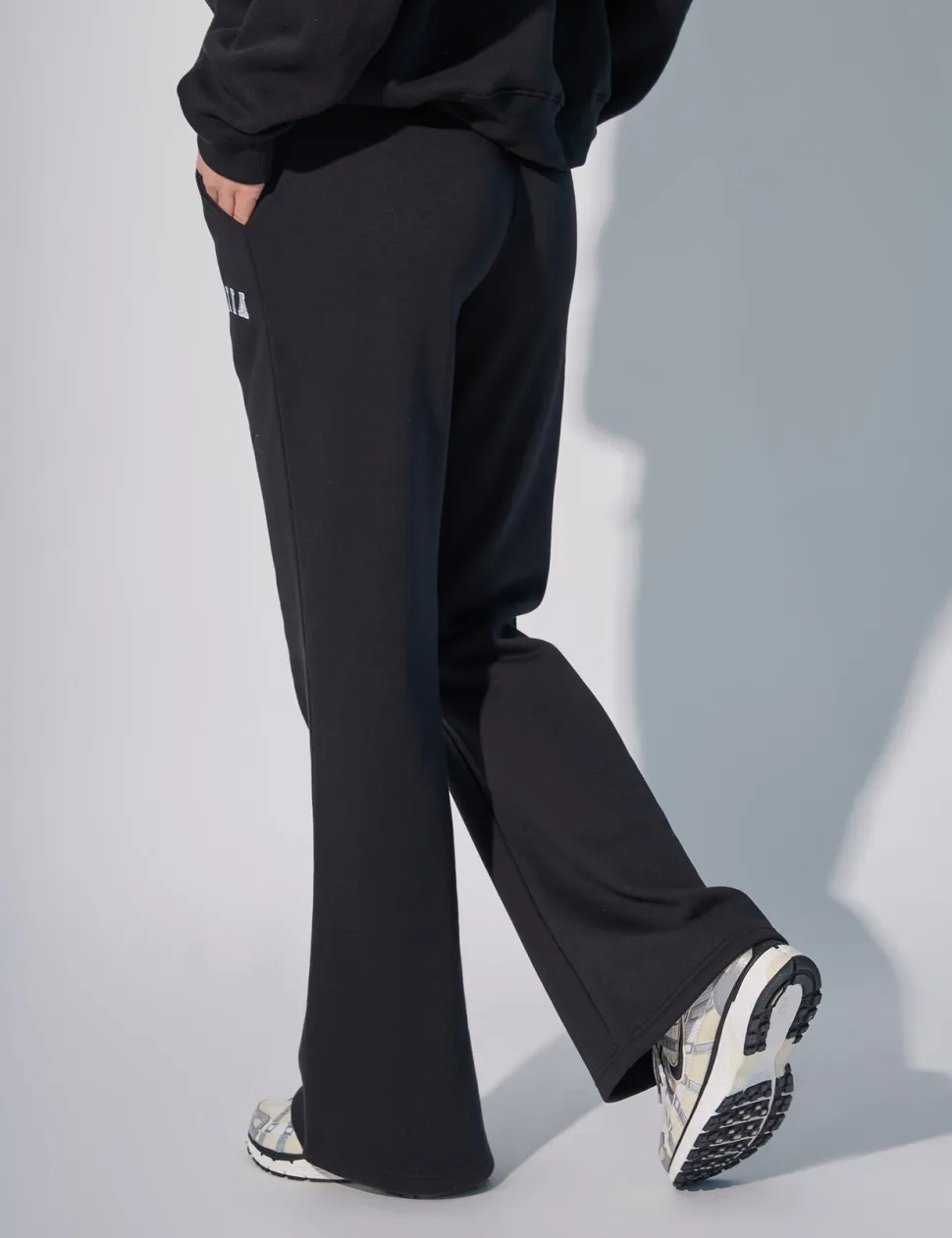 Best Sale Kaiia Logo Wide Leg Sweat Pants in Black Back In Stock | Sculpt & Leisure