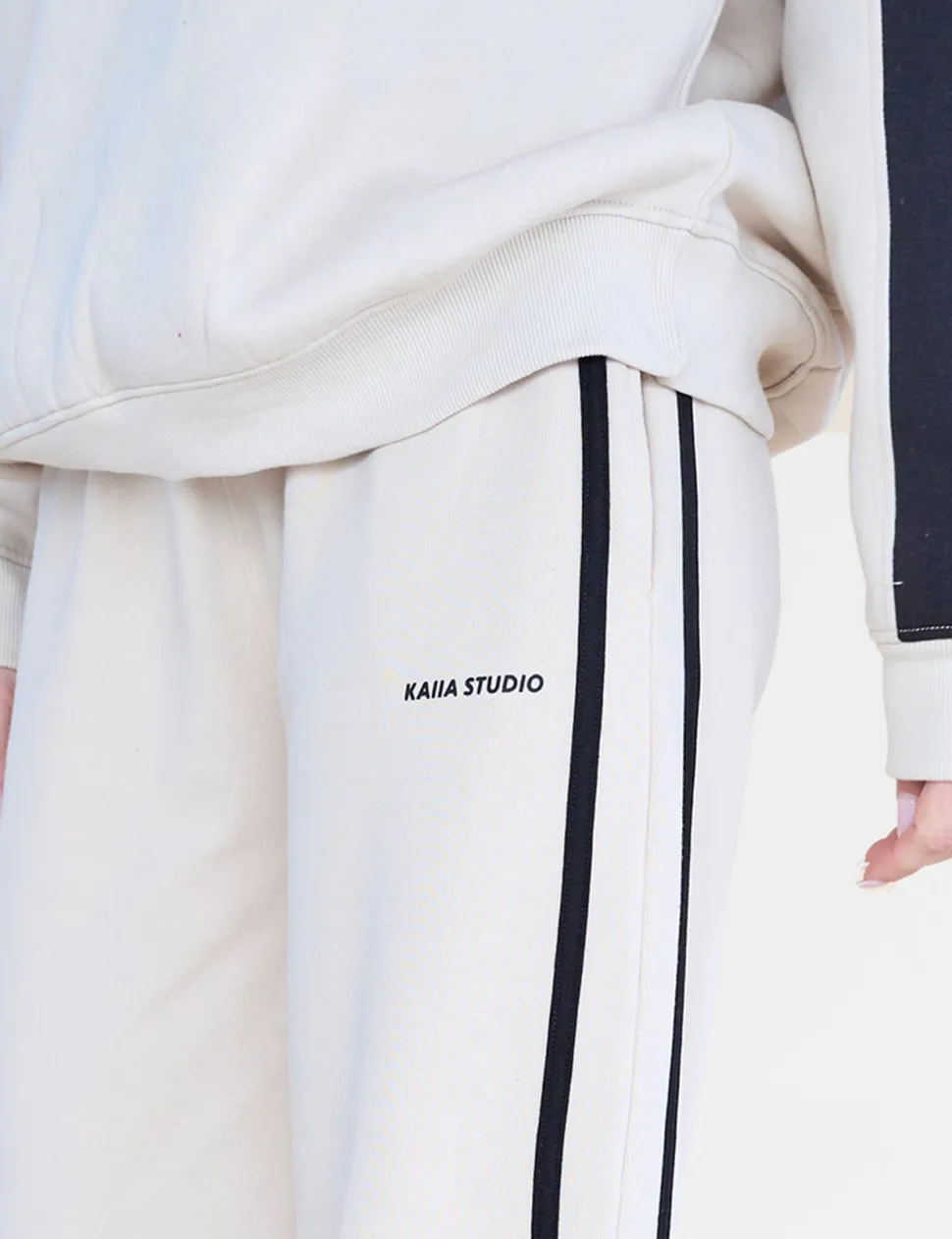 Fashion Kaiia Studio Contrast Panel Wide Leg Sweat Pants & Black Sculpt & Leisure | Kaiia The Label