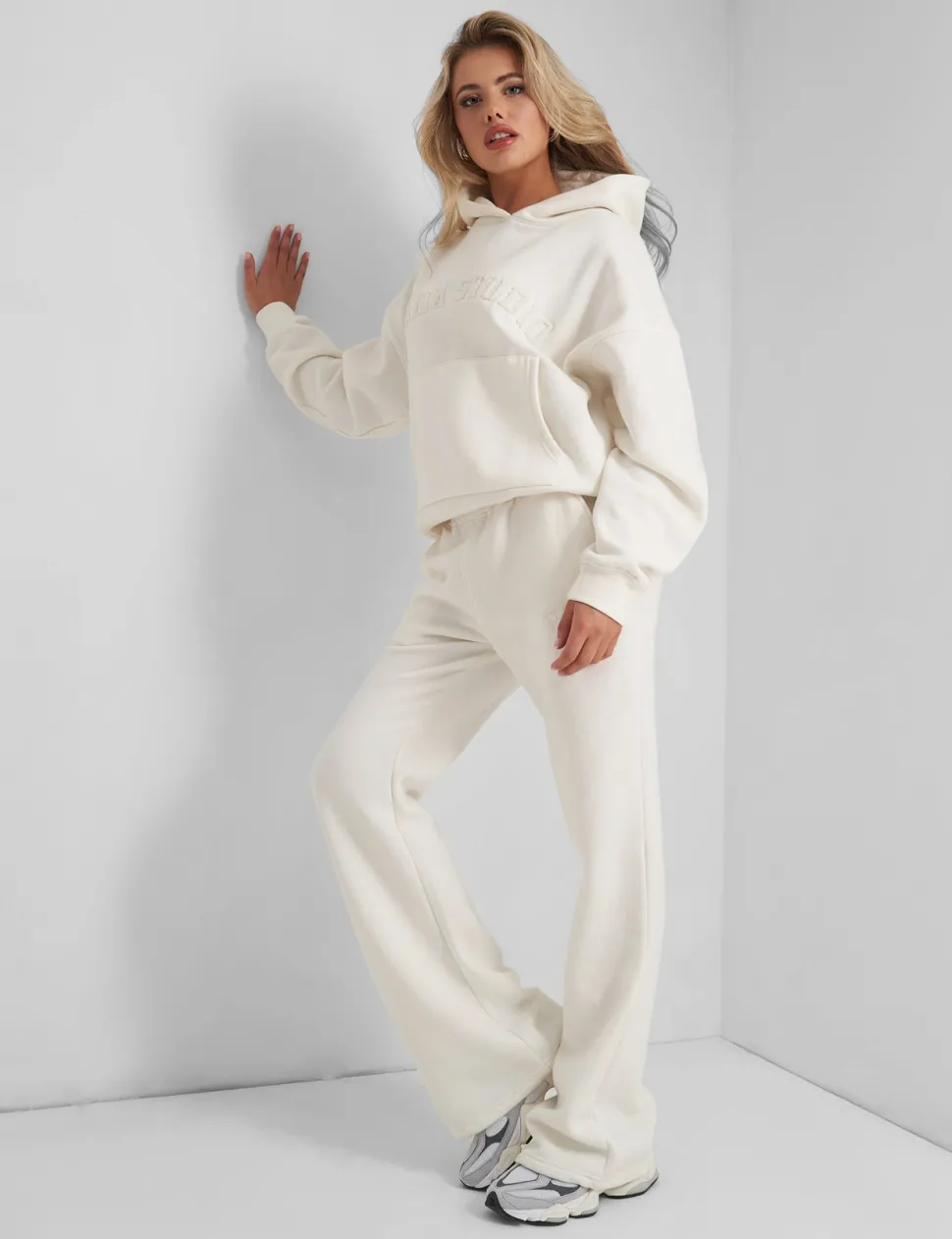 Best Sale Kaiia Wide Leg Sweat Pants in Vanilla Sculpt & Leisure | Kaiia The Label